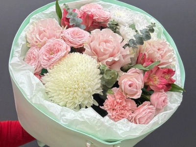 Сборный букет из роз и хризантем «Мармелад» 