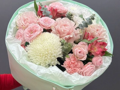 Сборный букет из роз и хризантем «Мармелад» 