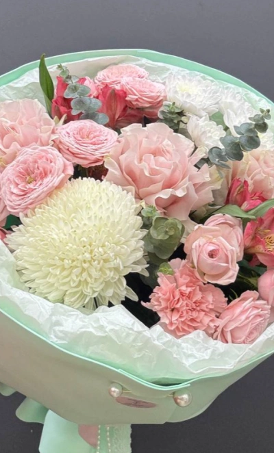 Сборный букет из роз и хризантем «Мармелад» 