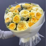 Сборный букет пионовидных роз и эвкалипта &laquo;Сливочный&raquo; 1