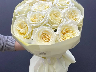 Монобукет из роз цвета шампань «Брызги игристого»