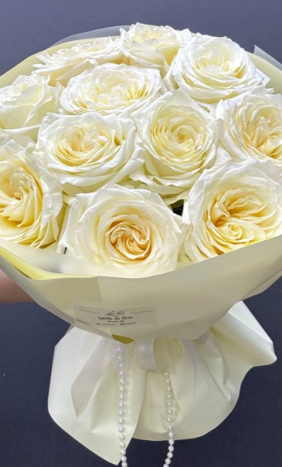 Монобукет из роз цвета шампань «Брызги игристого»