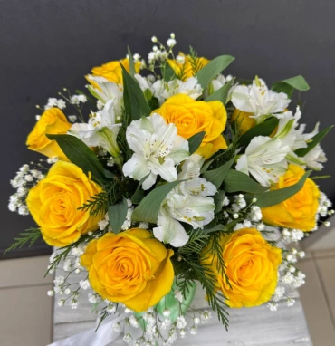 Композиция из роз и альстромерий «Букет солнца»