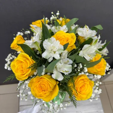 Композиция из роз и альстромерий «Букет солнца»