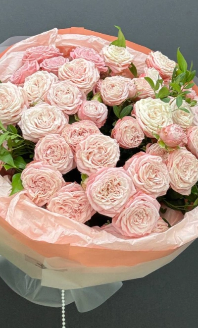 Монобукет из кустовых роз «Леди Бомбастик»