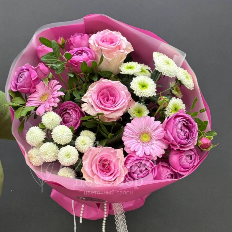 Сборный букет из роз, гербер, хризантем и кустовых роз &laquo;Розовый каприз&raquo;