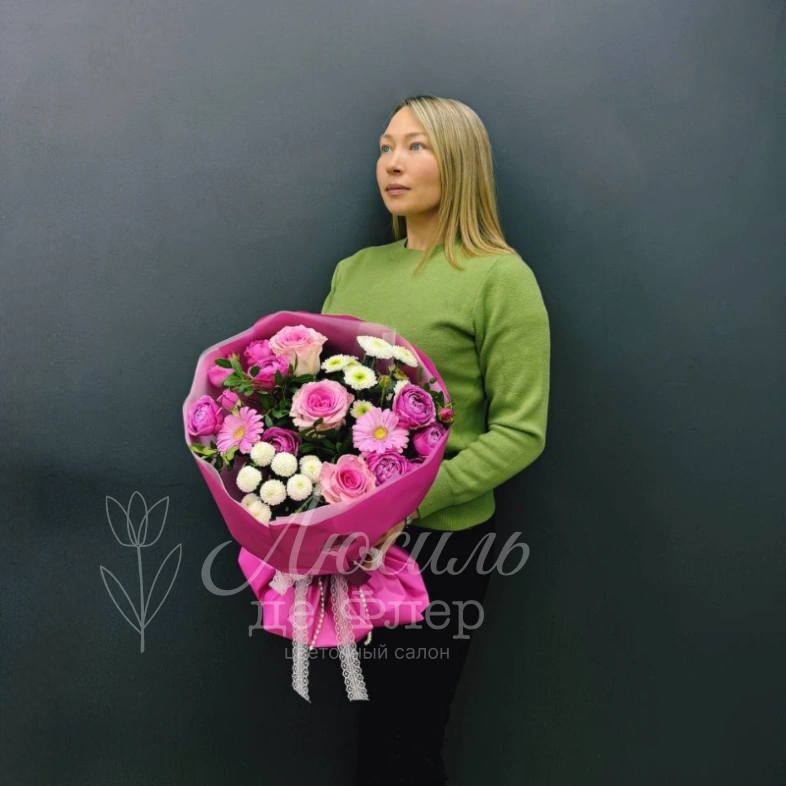 Сборный букет из роз, гербер, хризантем и кустовых роз &laquo;Розовый каприз&raquo;
