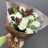 Сборный букет из роз, хризантем и диантусов &laquo;Шоколад&raquo; 1