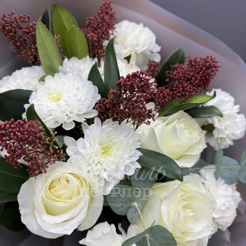 Сборный букет из роз, хризантем и диантусов &laquo;Шоколад&raquo;