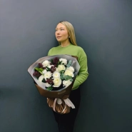 Сборный букет из роз, хризантем и диантусов &laquo;Шоколад&raquo; 4