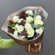 Сборный букет из роз, хризантем и диантусов &laquo;Шоколад&raquo; 2