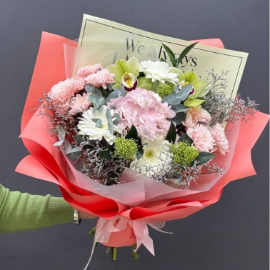 Сборный букет из гортензии, орхидей и гербер «Нежность»