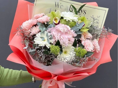 Сборный букет из гортензии, орхидей и гербер «Нежность»