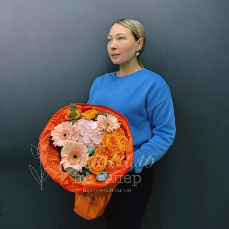 Сборный букет из гербер, гортензии, кустовой розы и &laquo;Осенний вальс&raquo;