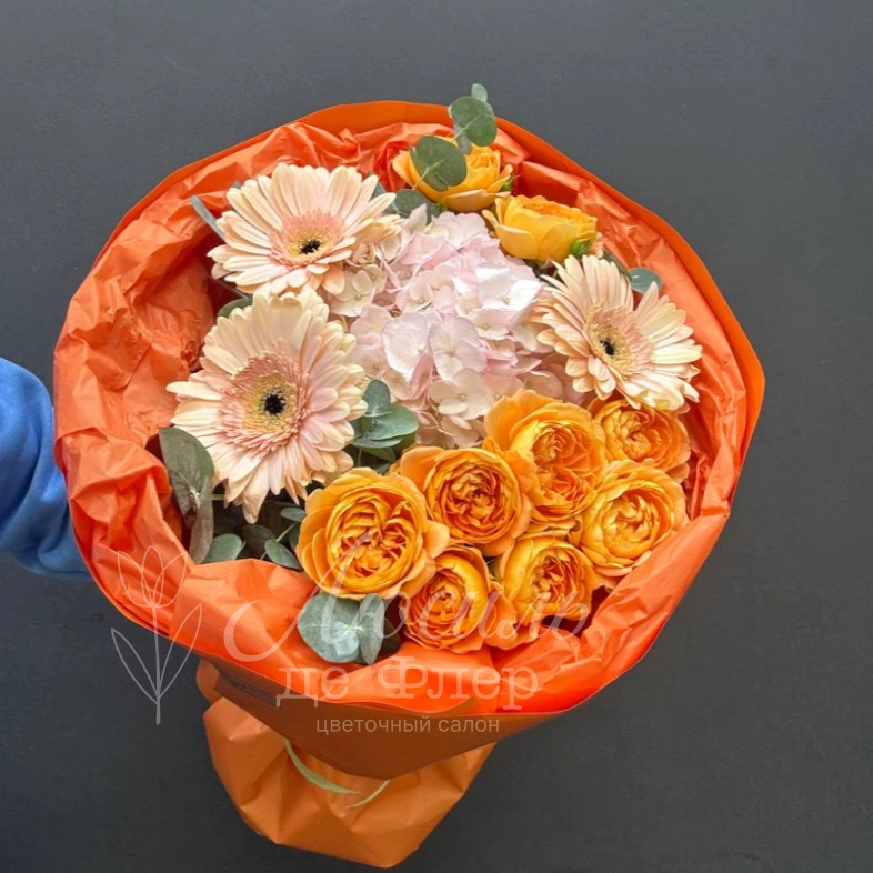 Сборный букет из гербер, гортензии, кустовой розы и &laquo;Осенний вальс&raquo;