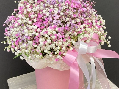 Монобукет из гипсофилы в шляпной коробке «Розовое облако»