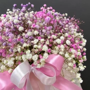 Монобукет из гипсофилы в шляпной коробке &laquo;Розовое облако&raquo; 1