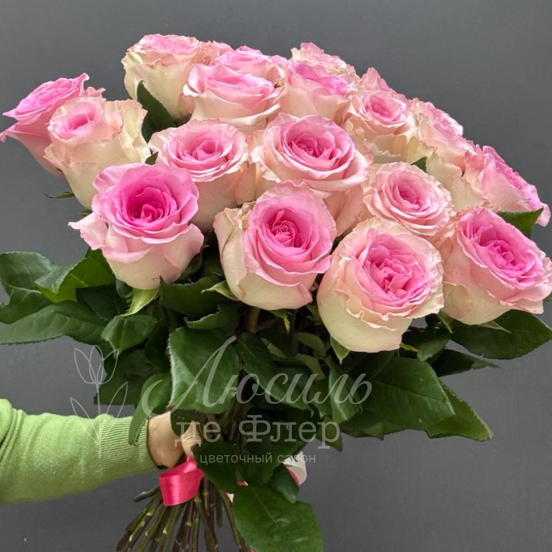 Монобукет из 25 розовых роз &laquo;Мадлен&raquo;