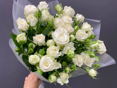 Монобукет из белых кустовых роз «Навсегда»