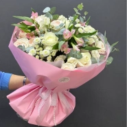 Сборный букет из белых роз и хризантем &laquo;Очарование&raquo; 1