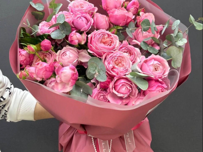 Монобукет из кустовых пионовидных роз «Совершенство»