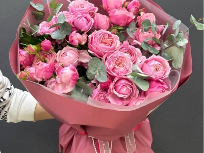 Монобукет из кустовых пионовидных роз «Совершенство»