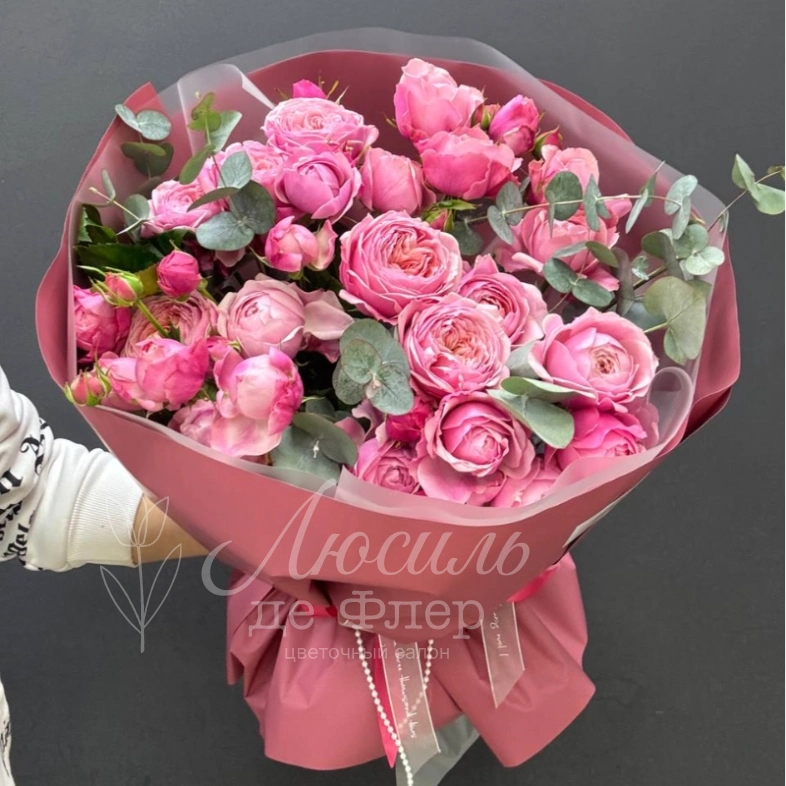 Монобукет из кустовых пионовидных роз &laquo;Совершенство&raquo;