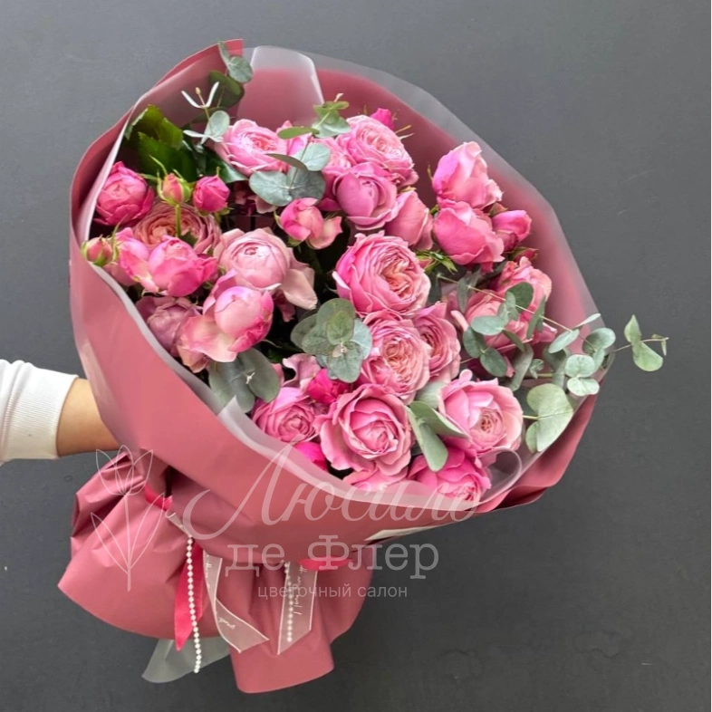 Монобукет из кустовых пионовидных роз &laquo;Совершенство&raquo;