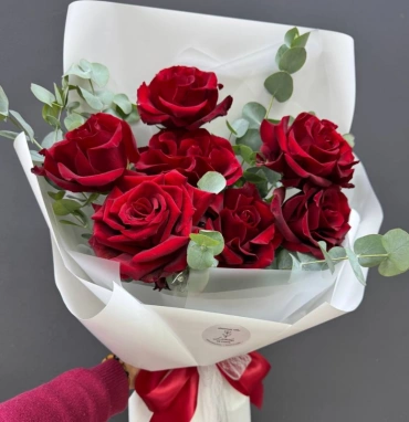 Монобукет из 7 бордовых роз «Букет страсти»