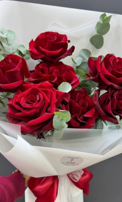 Монобукет из 7 бордовых роз «Букет страсти»