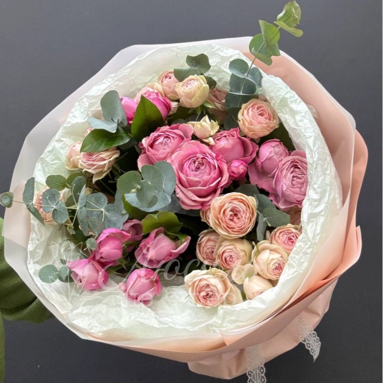 Монобукет из пионовидных кустовых ро &laquo;Фламинго&raquo;