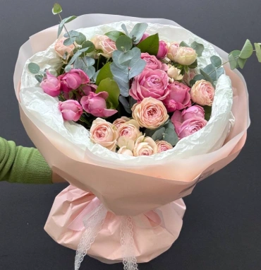 Монобукет из пионовидных кустовых ро «Фламинго»