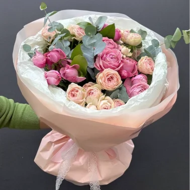 Монобукет из пионовидных кустовых ро «Фламинго»