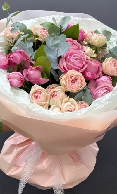 Монобукет из пионовидных кустовых ро «Фламинго»