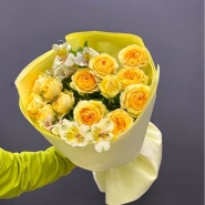 Букет из желтых кустовых роз и альстромерий &laquo;Солнечный рассвет&raquo; 1