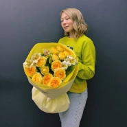 Букет из желтых кустовых роз и альстромерий &laquo;Солнечный рассвет&raquo; 2