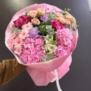 Сборный букет с гортензией и кустовой розой &laquo;Розовый сад&raquo; 3